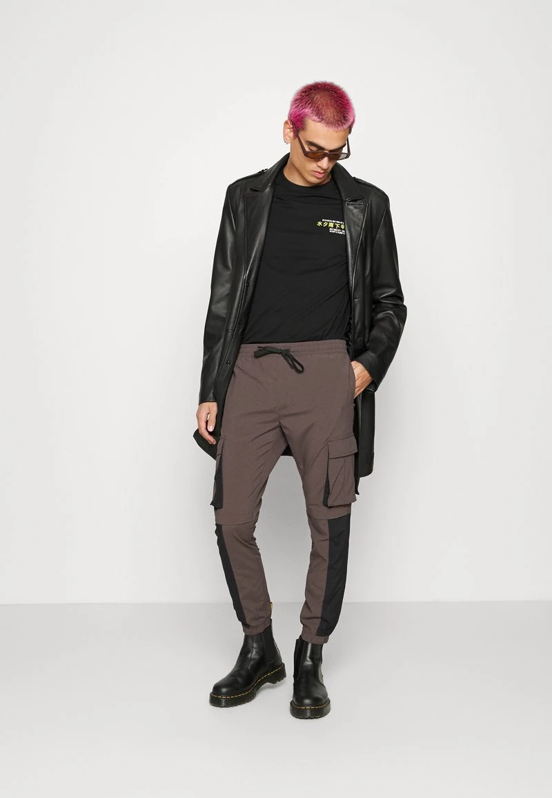 Comprar 👏 Brave Soul Camiseta Estampada - Jet Black, Hombre 🎉 - Imagen 2