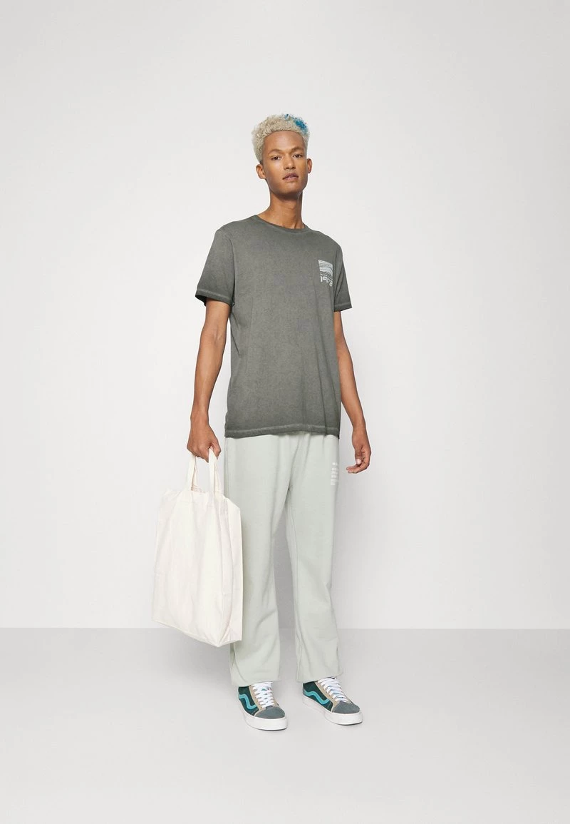 Gran venta 😀 Brave Soul Camiseta Estampada - Olive Cool Wash, Hombre ✨ - Imagen 2